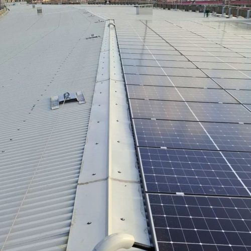 Coperture in lamiera grecata con pannelli solari